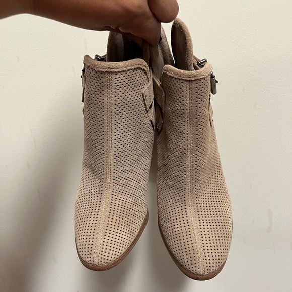 Dolce Vitta bootie - Picture 2 of 5